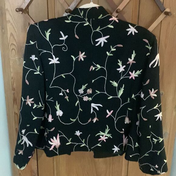 Vintage Burberry pastel embroidered floral black wool Mandarin collar blazer - Picture 2 of 11